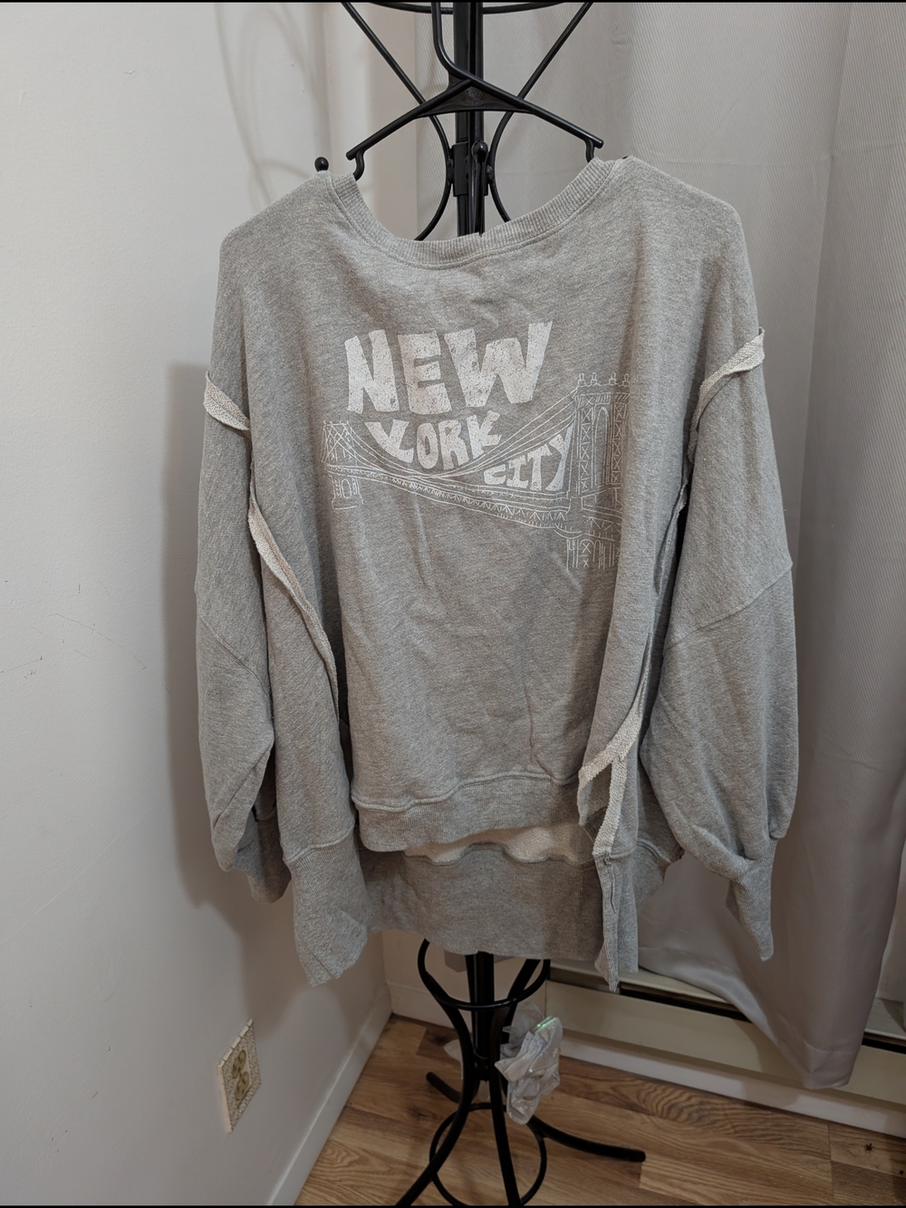 We The Free Gray "New York City" Crewneck Sweatshirt Size Medium